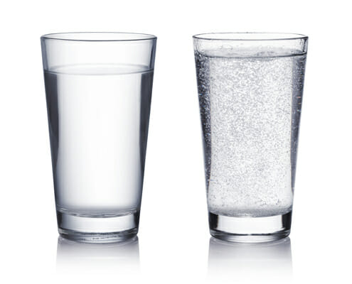 2 glasses of water one sparkling and one still
